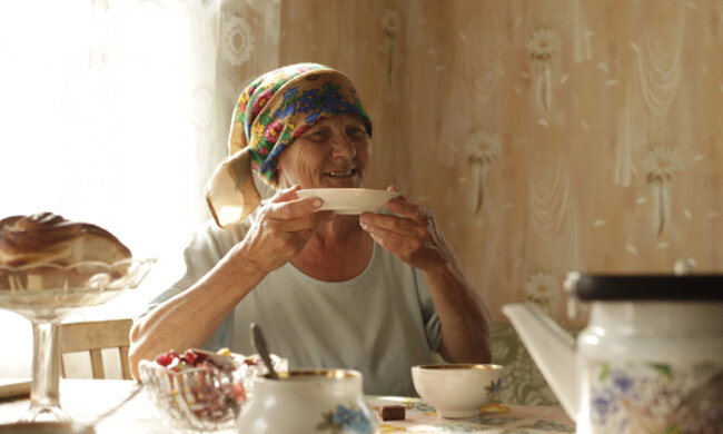 пенсионерка, бабушка, чай