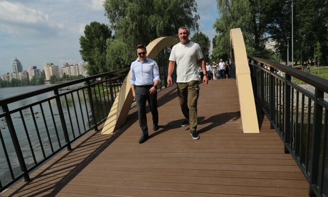 Мери Києва та Вільнюса відкрили на київській Оболоні новий сквер