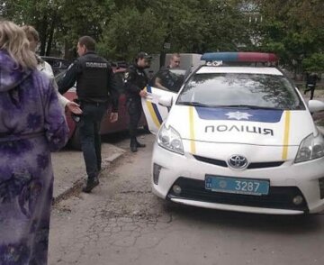 Озброєний чоловік навів шороху на дитячому майданчику в Одесі: з'їхалася поліція, фото