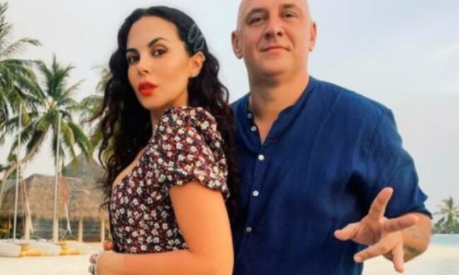 Каменских прижала кучерявого красавца к груди, Потап остался не у дел: фото жарких объятий