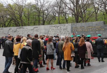 Харьковчане вышли на улицы отмечать День памяти, кадры: "ожидаются тысячи человек"