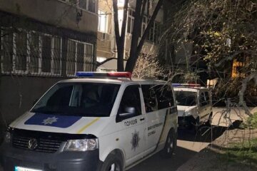 Вибух прогримів в багатоповерхівці Одеси, з'їхалися поліція і рятувальники: кадри з місця НП