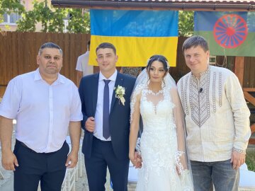 Дмитро Комаров на весіллі