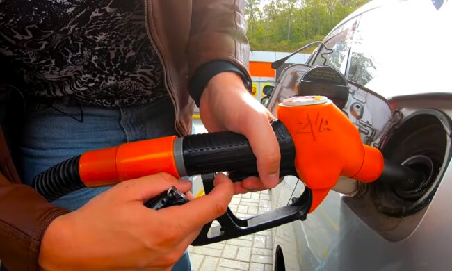 Бензин, паливо, заправка, АЗС. Фото: YouTube