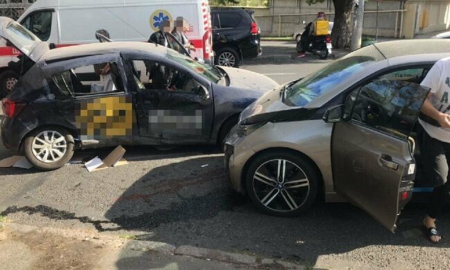 Трагічна ДТП в Одесі, в салоні було багато людей: кадри аварії