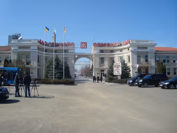 Одеський нафтозавод атакували рейдери (фото)