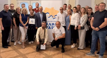 Любити Україну до глибини кишені: фонд Миколи Томенка «Рідна країна» підбиває підсумки 20 років роботи без копійки з бюджету