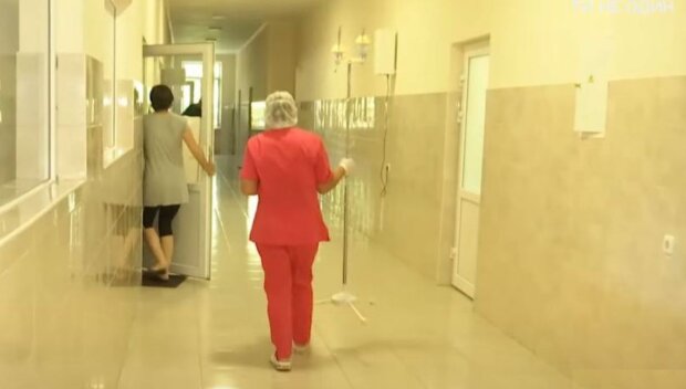 Відомого актора відвезли на