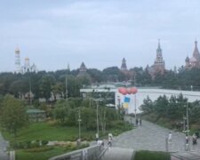 У Москві в небо запустили український прапор, кадри: "Прямо біля Кремля"