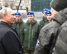 «Апофеоз единения с народом»: помешанный на безопасности Путин удивил появлением на публике