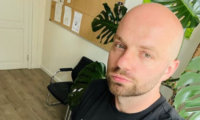 Ведущий "Голосу країни" Демин откровенно рассказал о своем детстве без отца: "Есть только одна фотография"
