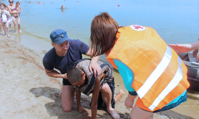 врач медик пляж море