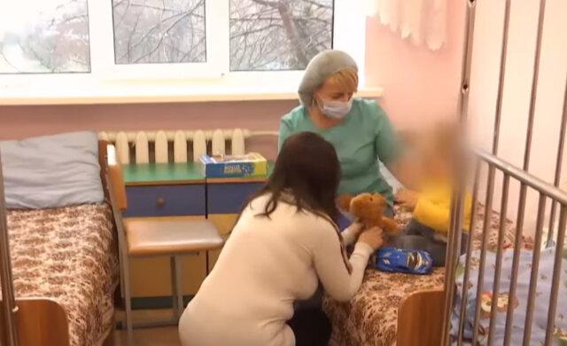 Не могла навіть згадати його ім'я: недбайлива українка заморила малюка голодом, втрутилася поліція і лікарі