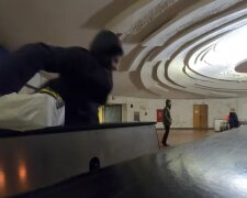 У столичному метро знайшли управу на безбілетників, фото: "У людський зріст"