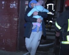 Пожар охватил пятиэтажку, люди в панике покидают квартиры: кадры и детали трагедии во Львове