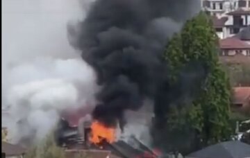 Потужна пожежа спалахнула в житловому будинку Одеси, дим і гар на всю округу: кадри НП