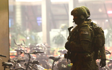 В аэропорту Брюсселя прогремело 2 мощных взрыва: есть жертвы (фото, видео)