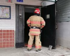 Загроза вибуху в багатоквартирному будинку під Одесою, почалася термінова евакуація: кадри НП