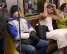 Киянин прославився після прийняття душу в метро: пікантні кадри