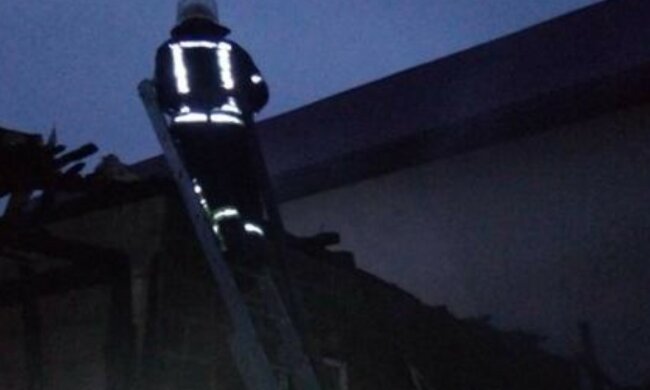 Масштабна пожежа охопила господарську споруду: є жертви, фото і деталі НП