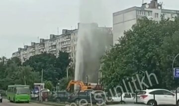 "Доверилась делам": в Харькове забил фонтан в десятки метров высотой, видео