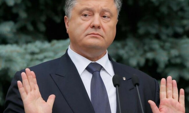 В годовщину «Жму руку! Обнимаю!» Порошенко снова подыграл путину: сравнил его с Трампом, – эксперт