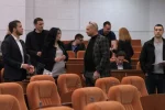 Депутати в Дніпрі влаштували засідання під відкритим небом: "тримаються на дистанції", фото