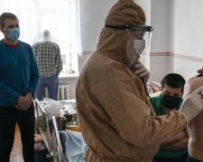 Одесситы жалуются на нехватку мест и врачей в больницах: "Очереди из скорых, медики хамят и ..."