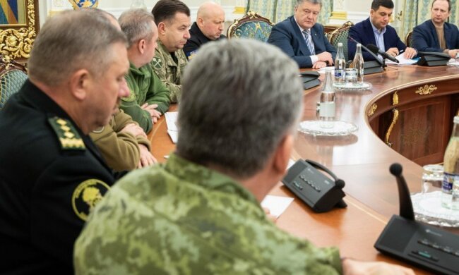 порошенко правительство военное положение