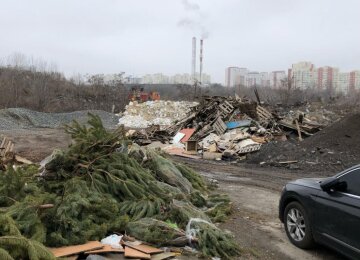 Держекоінспекція підрахувала мільйонні збитки через недбалість керівника "Київавтодору": зробили звалище посеред Києва