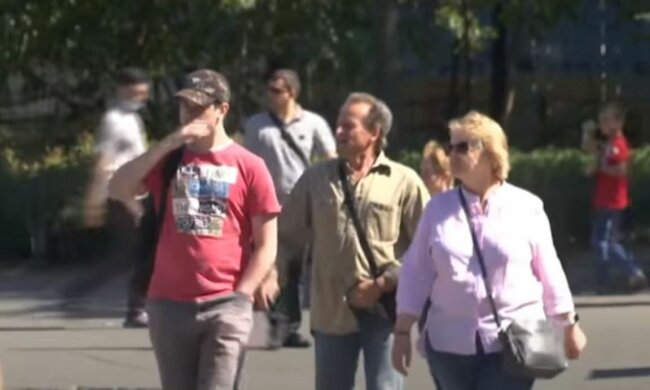 зарплата, люди на улице, украинцы