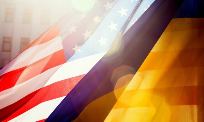 Флаги США и УКраины