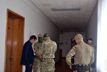 Вооруженные люди ворвались в Одесскую ОГА: подробности и фото