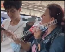 "Придумайте Каті тост": киянка влаштувала п'янку прямо у вагоні метро, відео