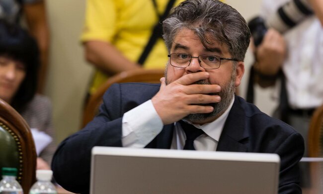 Ігор Лесєв жорстко висміяв скандал з Яременко: “Капітан Пі*юн йде на допомогу”