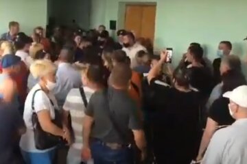 Жителі Одеської області повстали проти карантину, відео: «Прорвалися крізь охорону і...»