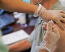 Українці отримають безкоштовну вакцину від вірусу, названі умови: "Кожна людина, яка..."