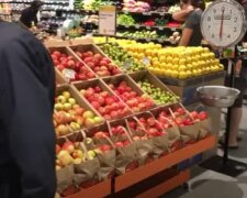 Украинцы вынуждены покупать рекордно дорогие фрукты из-за границы: свой урожай не уродил