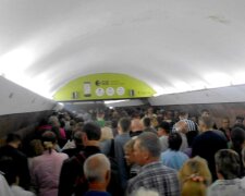 НП в метро Харкова: пасажирів прирекли на муки, відео переполоху