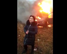 Разъяренная мать сожгла "евробляху" в отместку Зеленскому, гремит скандал: "Нас много"