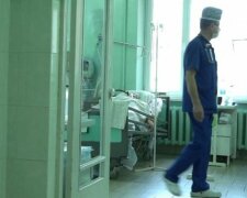 У Харкові з лікарень масово звільняються медики, лікарі панікують: "Зіткнулися з величезним навантаженням"