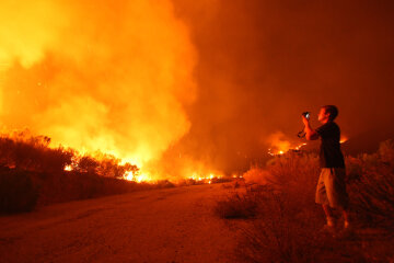 Santa Ana Winds And Hot Conditions Stoke Wildfire In Ventura County?