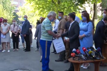 Постраждалих від вибуху на Позняках не пускають в нові квартири від Зеленського: "не дають навіть подивитися"