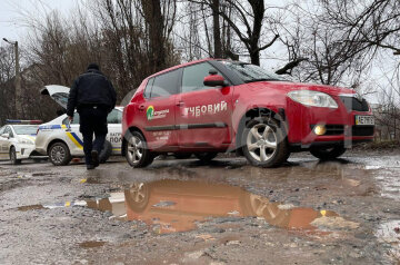 Подростки открыли огонь по машинам в Кривом Роге: кадры с места ЧП