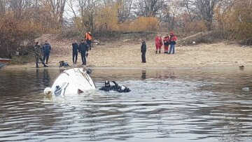 Яхта затонула в Киеве, очевидцы сняли катастрофу на видео: подробности жуткого ЧП