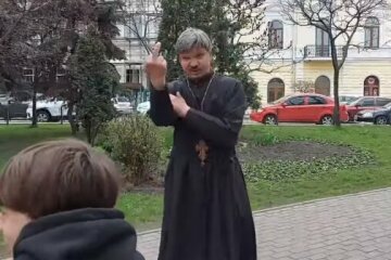 Появились подробности о скандале со «священником» в Киеве: "Ударил девушку и мог присвоить рясу"