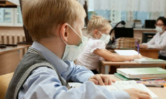 Дитину можуть виключити зі школи за порушення карантину: де введені суворі обмеження