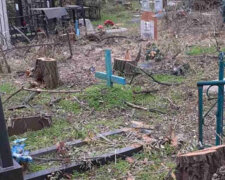 "Где покой наших родных?": неизвестные устроили "шабаш" на кладбище в Днепре, кадры последствий
