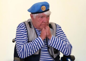 "Дедушка, вы катаетесь в последние дни": история дяди Гриши, который собрал для ВСУ более полмиллиона на глазах у оккупантов