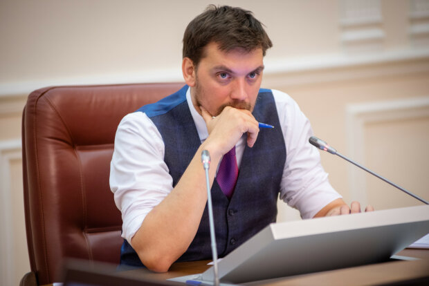 Лесев рассказал, как Гончарук уничтожает Украину: "Даже Яценюк рядом не валялся"